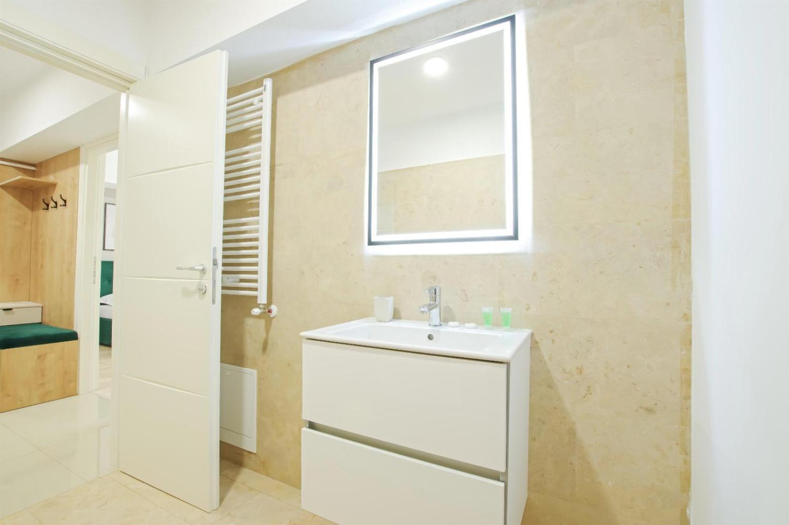 Himson-designer1 Apartment